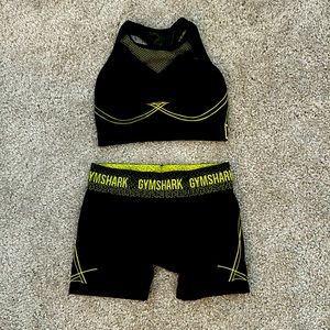 Gymshark Apex Seamless Set (sports bra and shorts) Black with green stitching